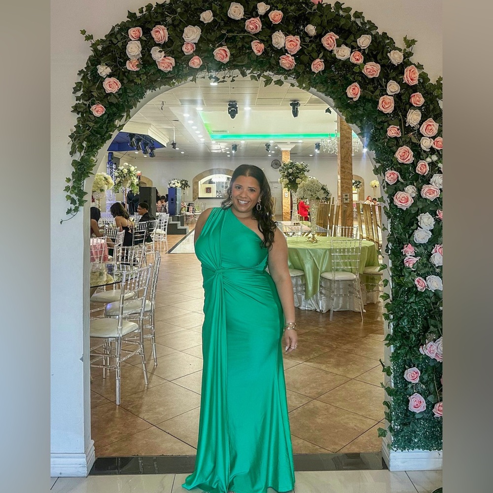 Elegant Green One Shoulder Dress